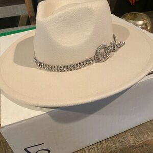Cream western Hat with Rhinestone Band NWOT